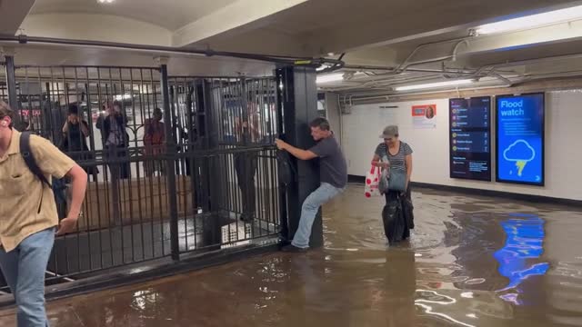 Passengers climb on railings to avoid Brooklyn subway station floods ...